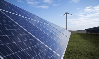 Enorme uitbreiding van hernieuwbare energie opent deur naar wereldwijd verdrievoudigen van doelstelling COP28