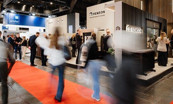 Minister Brouns benadruk belang van anticiperen op klimaatverandering op stand Renson tijdens Batibouw