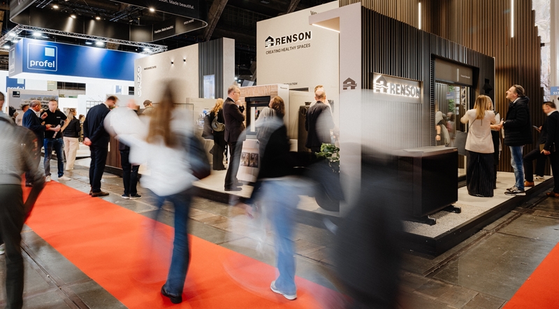 Minister Brouns benadruk belang van anticiperen op klimaatverandering op stand Renson tijdens Batibouw