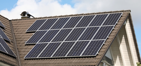 Nieuwe cijfers: PV drukt energiekosten in België en EU 