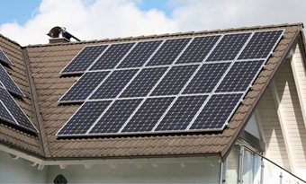 Nieuwe cijfers: PV drukt energiekosten in België en EU 